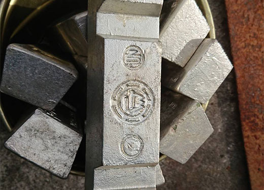 ホワイトメタル